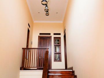 . Rumah Exclusive Asri di Ciumbuleuit ke HARRIS HOTEL AND CONVENTIONS 8 menit Harga Mulai 8M.