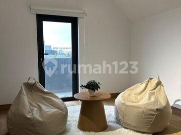 Brand New Rumah 3,5 Lantai Dalam Cluster Eksklusif di Jagakarsa