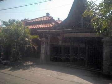Rumah asri siap huni row jalan kembar di rungkut surabaya