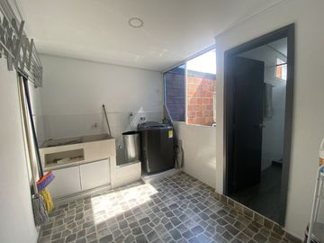 apartamento en venta en primero de mayo. Cod V9190335