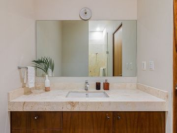 Lujoso Penthouse de 2 Recámaras en venta en Aldea Zamá