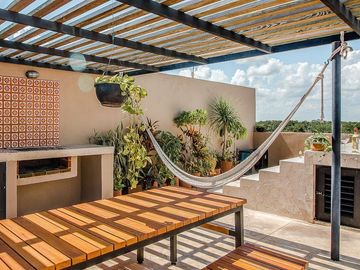 Lujoso Penthouse de 2 Recámaras en venta en Aldea Zamá