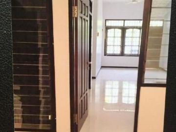 Rumah Hook Klampis Harapan, Strategis Hadap Selatan-Barat (Hook)