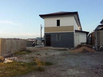 Ready to Occupy Townhouse w/ large lot area in Lapulapu Cebu