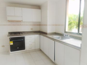apartamento en arriendo/venta en riomar. Cod V27061