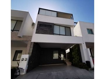 Espectacular Casa en Venta Cumbres Elite Premier Amueblada en García