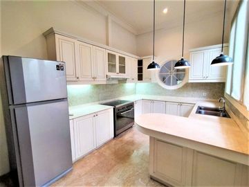 For Rent Single House at Kemang & Condition Semi Furnished HSE-A0360