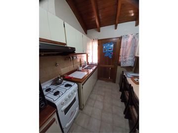 VENDO CASA GRANDE EN CUARTA SECCION DE CIUDAD  MENDOZA