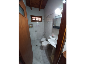 VENDO CASA GRANDE EN CUARTA SECCION DE CIUDAD  MENDOZA