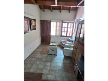 VENDO CASA GRANDE EN CUARTA SECCION DE CIUDAD  MENDOZA