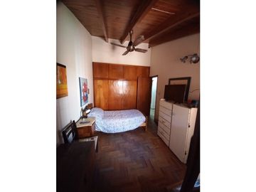 VENDO CASA GRANDE EN CUARTA SECCION DE CIUDAD  MENDOZA