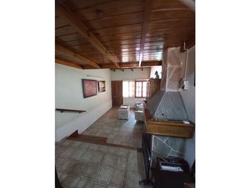 VENDO CASA GRANDE EN CUARTA SECCION DE CIUDAD  MENDOZA