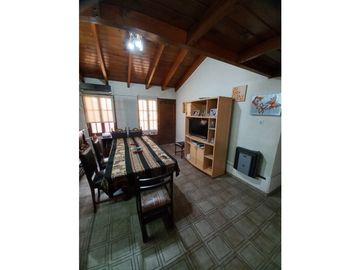 VENDO CASA GRANDE EN CUARTA SECCION DE CIUDAD  MENDOZA