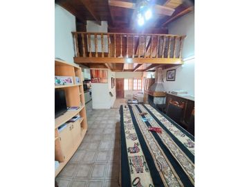 VENDO CASA GRANDE EN CUARTA SECCION DE CIUDAD  MENDOZA