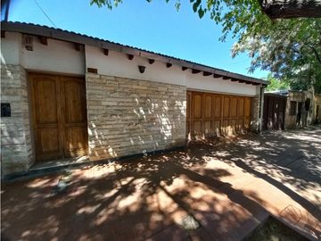VENDO CASA GRANDE EN CUARTA SECCION DE CIUDAD  MENDOZA