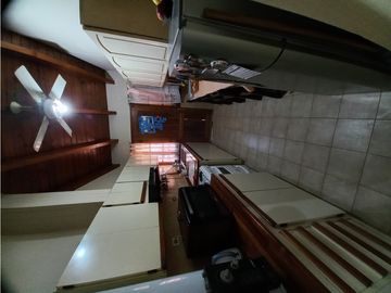 VENDO CASA GRANDE EN CUARTA SECCION DE CIUDAD  MENDOZA
