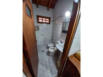 VENDO CASA GRANDE EN CUARTA SECCION DE CIUDAD  MENDOZA