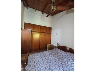 VENDO CASA GRANDE EN CUARTA SECCION DE CIUDAD  MENDOZA
