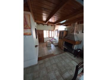 VENDO CASA GRANDE EN CUARTA SECCION DE CIUDAD  MENDOZA