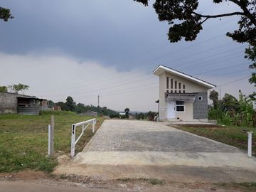 Rumah Strategis di Kawasan Wisata Pakuhaji Bandung Barat Dekat ke Kolam Renang Tirta Mulya