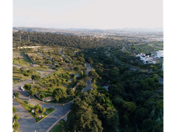 Residencia en Venta En Fracc. Cerrado en La Calera