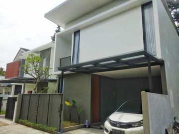 Rumah Mewah Full Furnished di Jalan Kaliurang Km 10 Dekat UII