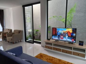 Rumah Mewah Full Furnished di Jalan Kaliurang Km 10 Dekat UII