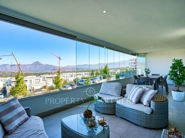Moderno departamento con gran cocina en San Carlos de Apoquindo