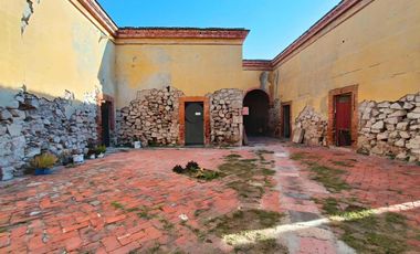 Casa en VENTA ideal para inversionistas en el Centro Histórico de Querétaro.