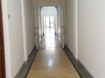 Venta depto. 2 Amb. 39 M2. En hermoso edificio de estilo. Sobre  Av Córdoba.