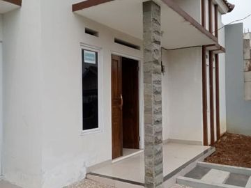 Rumah minimalis strategis harga terjangkau dengan tanah luas,akse jalan 2 mobil