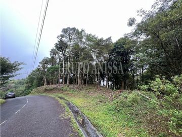Se Vende Hermoso Terreno en Zona Alta La Rioca