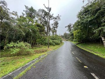 Se Vende Hermoso Terreno en Zona Alta La Rioca