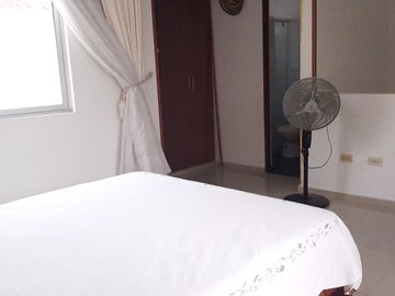 VENDO CASA EN QUINTAS DE MORELIA 3. CONJUNTO CERRADO.