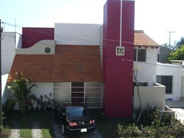 CASA EN VENTA EN PRIVADA, FRACC. PUERTA DEL SOL, CUERNAVACA MOR.