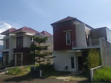 Villa Mewah Harga 1 Milyar Di BNS Kota Batu