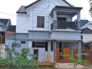 Rumah 2 Lantai Luas 127 di Tidar Estate kota Malang