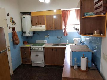 Venta de Chalet Zona La Quebrada, sobre Dastugue 2400.