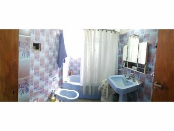 Venta de Chalet Zona La Quebrada, sobre Dastugue 2400.