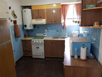 Venta de Chalet Zona La Quebrada, sobre Dastugue 2400.