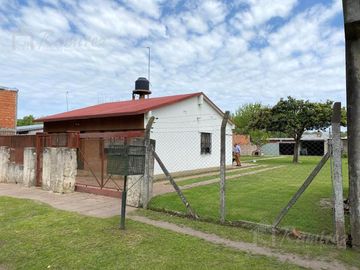 Casa 4 Ambientes En Venta - La Reja, Moreno