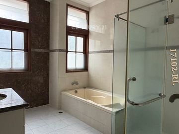 Dijual Rumah Terawat Lokasi Strategis Di Pondok Indah