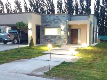Casa en barrio privado 