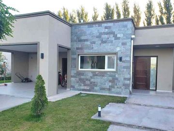 Casa en barrio privado 