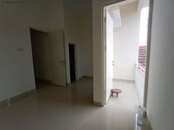 rumah lokasi tengah kota di gubeng Row jalan bisa 2mobil