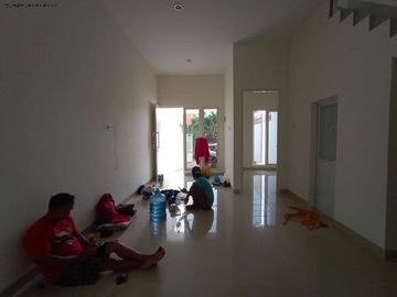 rumah lokasi tengah kota di gubeng Row jalan bisa 2mobil