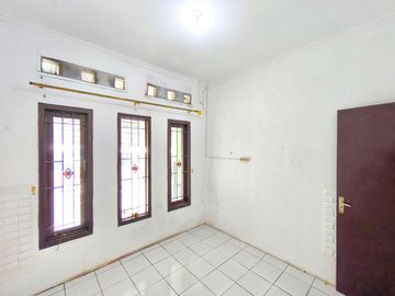 Rumah Luas 1 Lt 15 Menit ke Terminal Pondok Cabe Hadap Utara J-51879