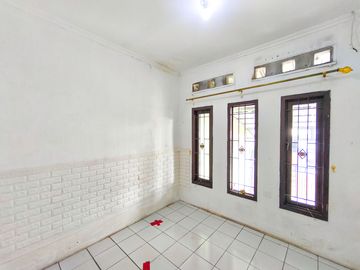 Rumah Luas 1 Lt 15 Menit ke Terminal Pondok Cabe Hadap Utara J-51879
