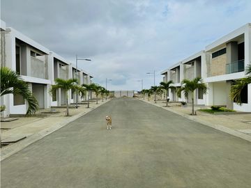CASAS EN CONDOMINIO NINA EN MANTA
