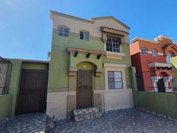 Se vende casa en Urbi Quinta del Cedro, Tijuana, B.C.